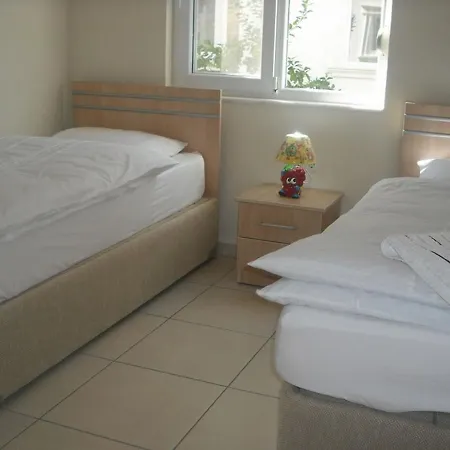 Mirage G 1 - Beautiful 2 Bedroomed Ground Floor Apartment Of Approx 1000 Sq Ft シダ