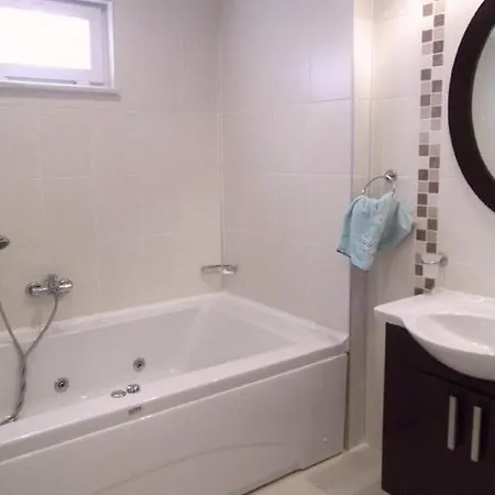 Mirage G 1 - Beautiful 2 Bedroomed Ground Floor Apartment Of Approx 1000 Sq Ft * シダ