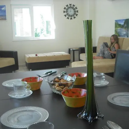 Mirage G 1 - Beautiful 2 Bedroomed Ground Floor Apartment Of Approx 1000 Sq Ft アパート *